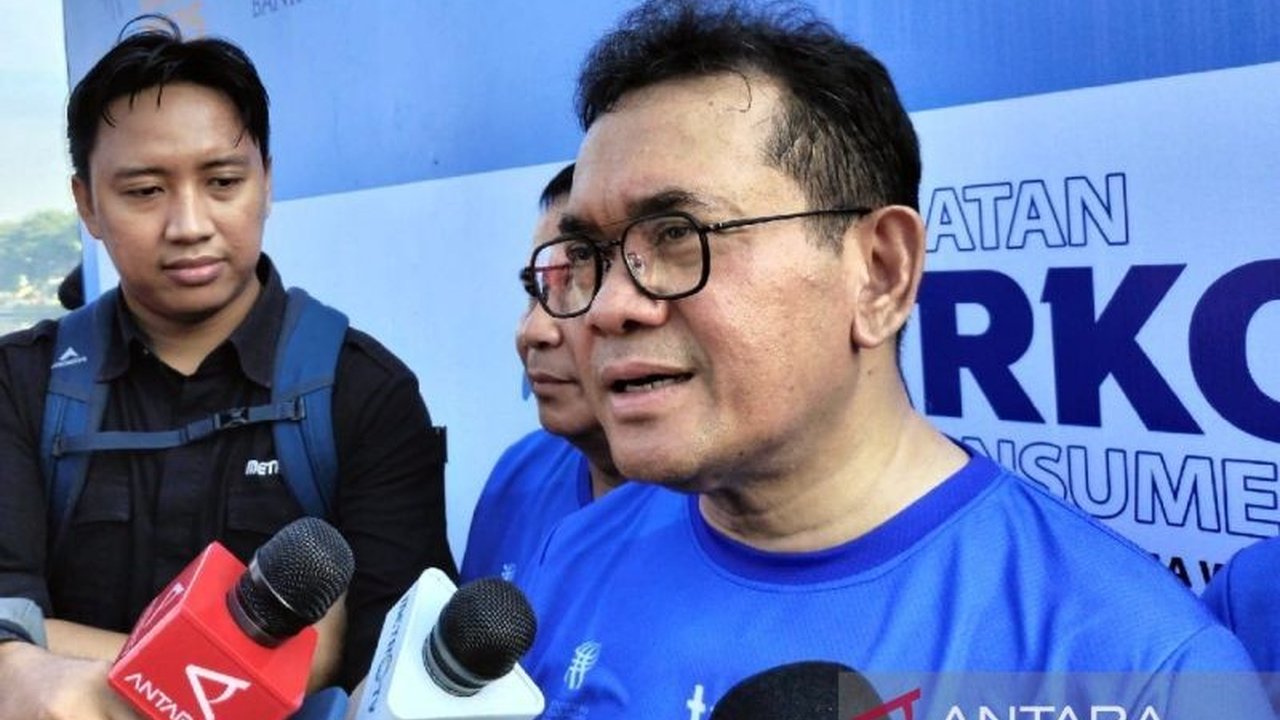 Menteri Perdagangan Budi Santoso menekankan perlunya pembahasan rencana ekspor beras dalam neraca komoditas, meskipun stok beras Indonesia saat ini surplus dan melimpah.