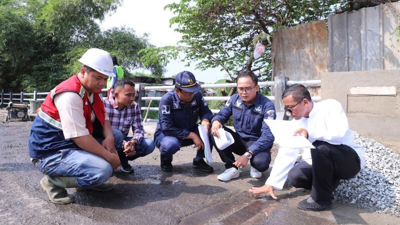 Pemerintah Kabupaten Bekasi langsung memperbaiki Jembatan Gemalapik di Cikarang Selatan setelah menerima laporan kerusakan dari warga, menargetkan penyelesaian akhir Mei 2024.