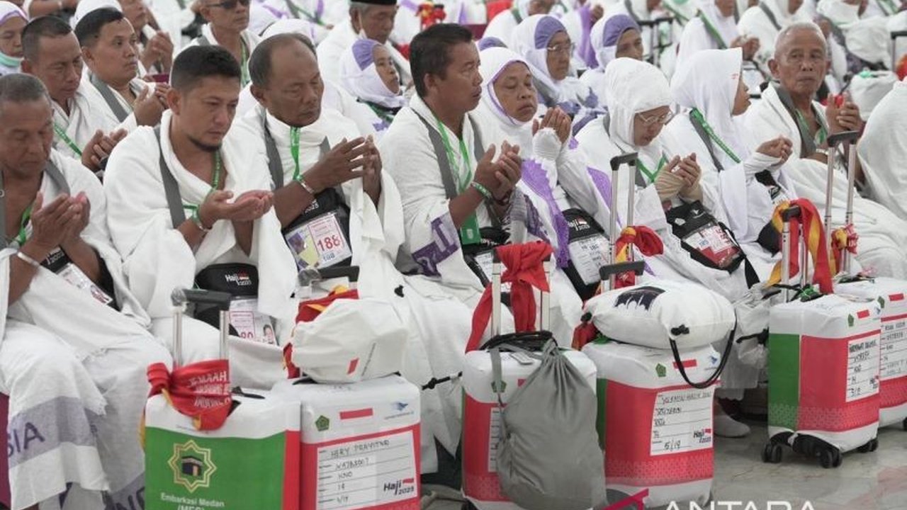 Sebanyak 5.019 calon haji telah diberangkatkan dari Embarkasi Medan menuju Tanah Suci untuk menunaikan ibadah haji tahun ini, dengan sebagian besar jamaah berasal dari Sumatera Utara.