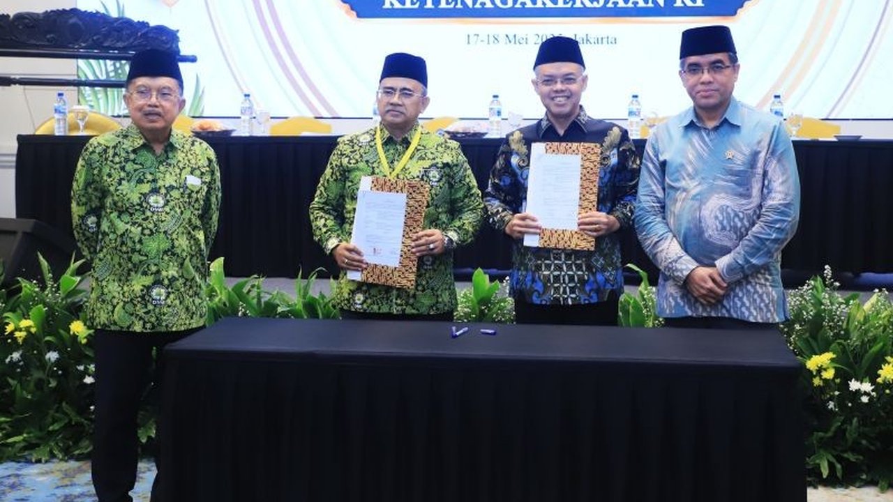 Kementerian Ketenagakerjaan (Kemnaker) dan Dewan Masjid Indonesia (DMI) berkolaborasi meningkatkan produktivitas tenaga kerja Indonesia melalui program berbasis masjid, guna meningkatkan kompetensi dan daya saing bangsa.