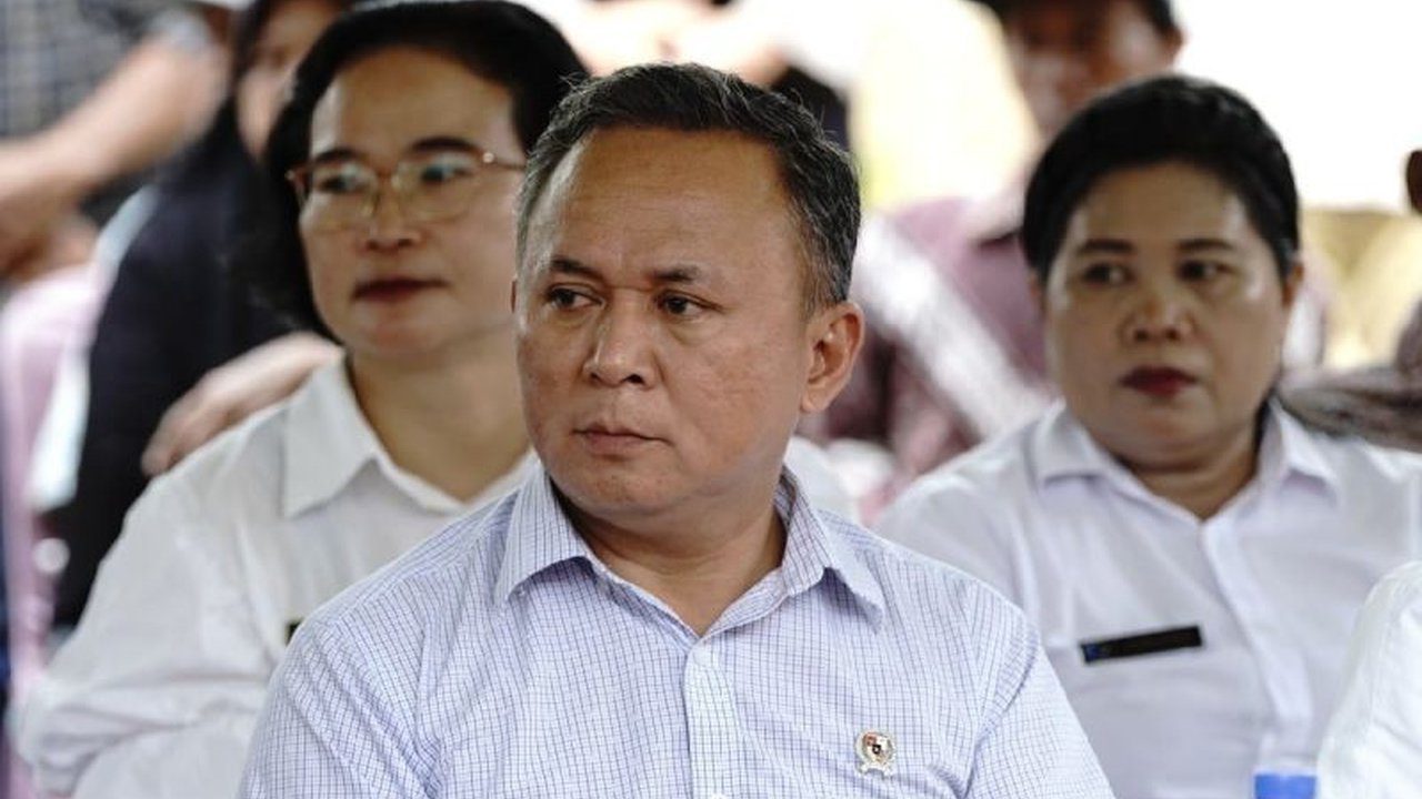 Wakil Menteri HAM Mugiyanto berupaya mencari solusi terbaik untuk menyelesaikan konflik agraria yang telah berlangsung lama antara warga Padang Halaban, Labuhanbatu Utara, dengan pihak perusahaan, dengan menekankan penyelesaian damai dan kepatuhan hukum.