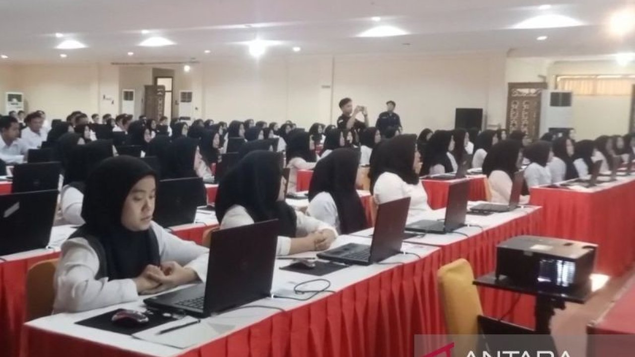 Sebanyak 13 peserta seleksi PPPK tahap kedua di Pemkot Bengkulu dinyatakan tidak lolos karena absen saat ujian, sementara 1.116 peserta lainnya mengikuti tes CAT.