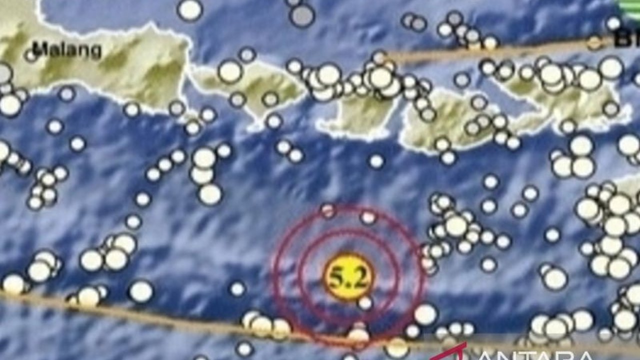 Gempa bumi berkekuatan magnitudo 5,2 mengguncang Lombok Tengah, NTB, dan getarannya terasa hingga di beberapa wilayah Bali, tidak berpotensi tsunami.