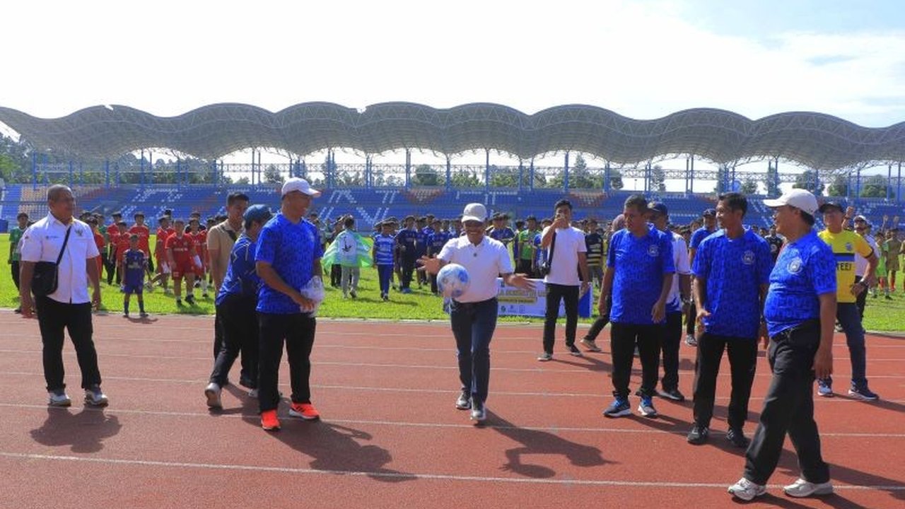 Wali Kota Tangerang, Sachrudin, membuka Liga Askot PSSI sebagai upaya pembinaan dan pencarian bibit unggul sepak bola Kota Tangerang untuk mengharumkan nama daerah di kancah nasional dan internasional.