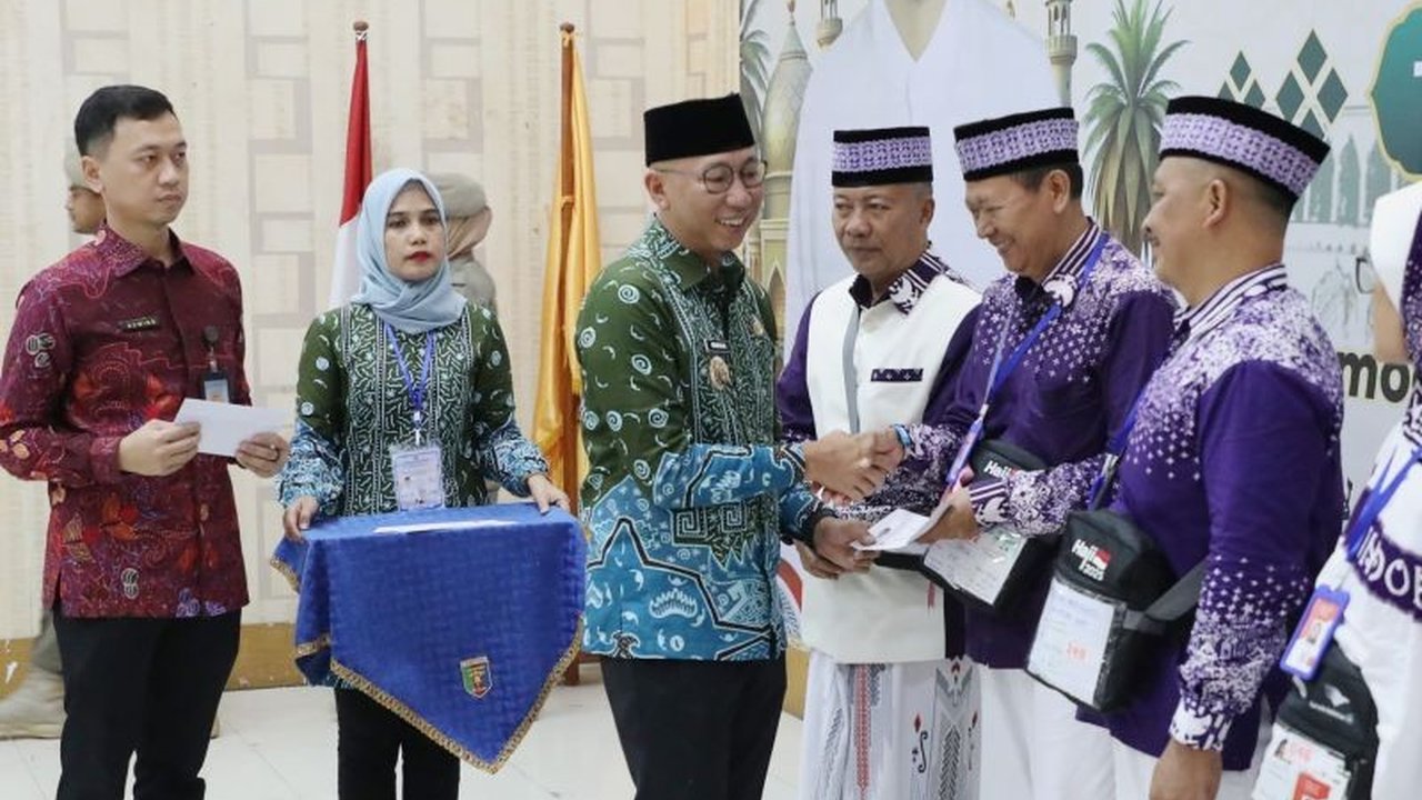 Pemerintah Provinsi Lampung memberikan tambahan uang saku Rp1 juta per orang kepada 7.050 calon haji asal Lampung untuk mendukung perjalanan ibadah mereka ke Tanah Suci.