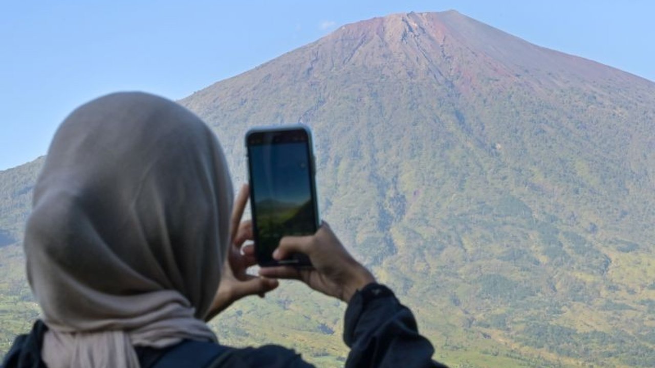 Menteri Kehutanan membatasi kuota pendaki Gunung Rinjani untuk menjaga keseimbangan ekologis, meskipun ada permintaan penambahan kuota dari beberapa pihak.