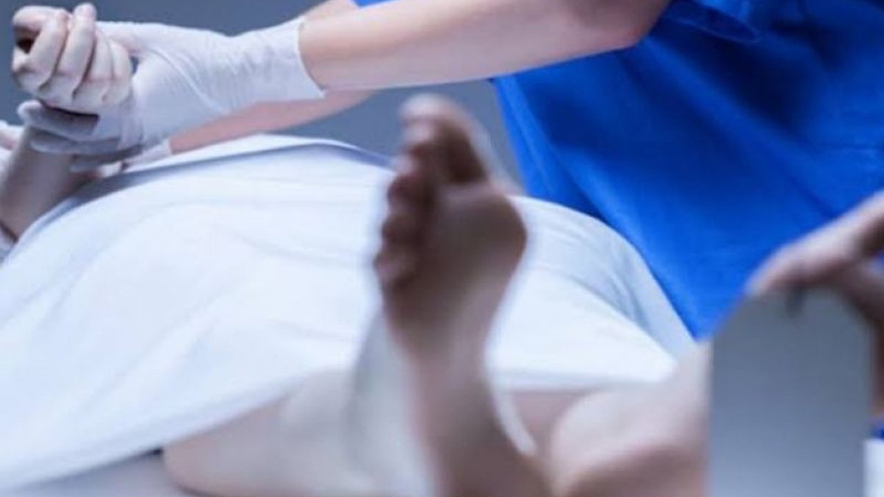 Seorang pria ditemukan tewas di hotel Pademangan, Jakarta Utara, diduga akibat overdosis sabu; polisi masih melakukan penyelidikan.