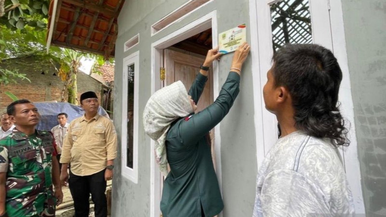 Pemerintah Kabupaten Bekasi menaikkan anggaran program bedah rumah tidak layak huni (rutilahu) menjadi Rp40 juta per unit mulai tahun 2026 untuk menyesuaikan harga material dan upah pekerja.