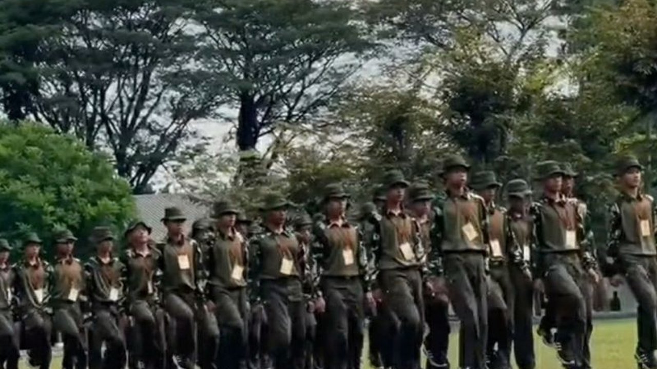 Setelah mengikuti pendidikan karakter bela negara selama 14 hari di Markas Resimen Armed 1/Sthira Yudha Purwakarta, 39 pelajar SMP menunjukkan perubahan perilaku yang positif, meninggalkan kebiasaan nakal seperti tawuran dan minum keras.