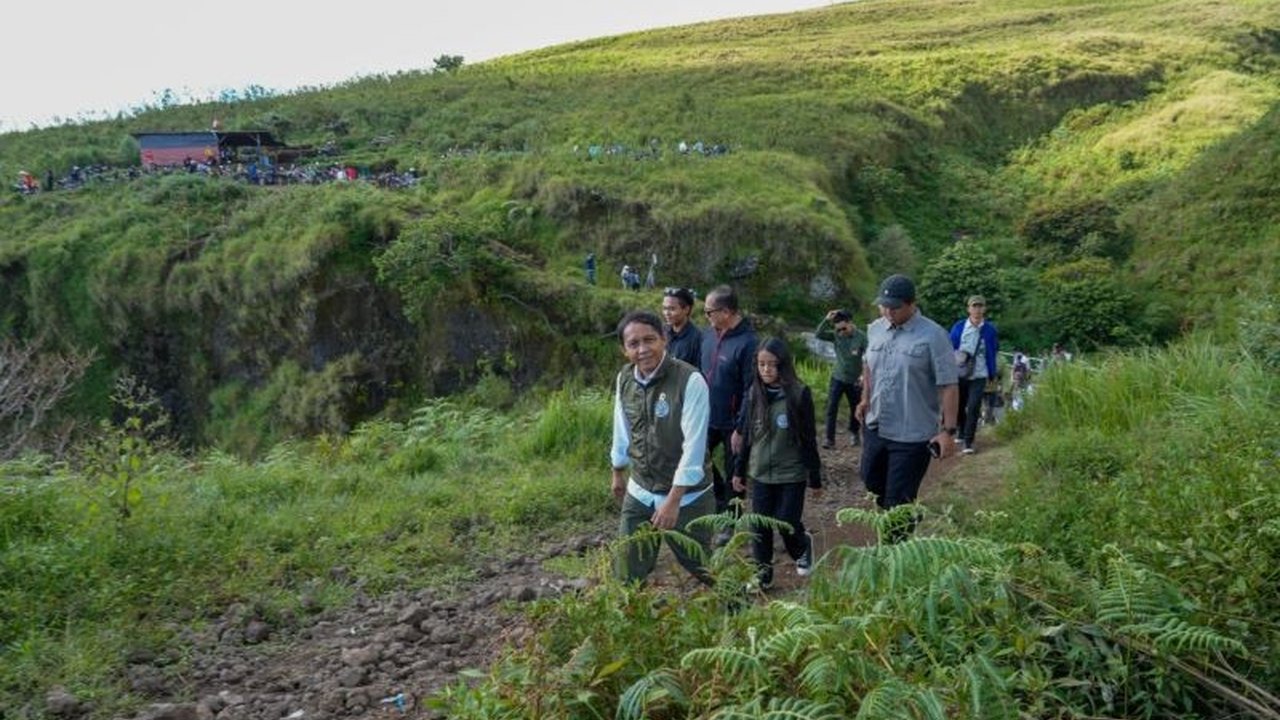 Menteri Kehutanan mengajak pengunjung Gunung Rinjani untuk menerapkan prinsip 