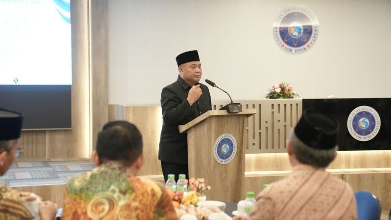 Pemkab Sleman berkolaborasi dengan berbagai mitra, termasuk UTY dan perusahaan swasta, meluncurkan program Sleman Pintar Plus Plus untuk mengatasi kemiskinan melalui pendidikan dan magang.
