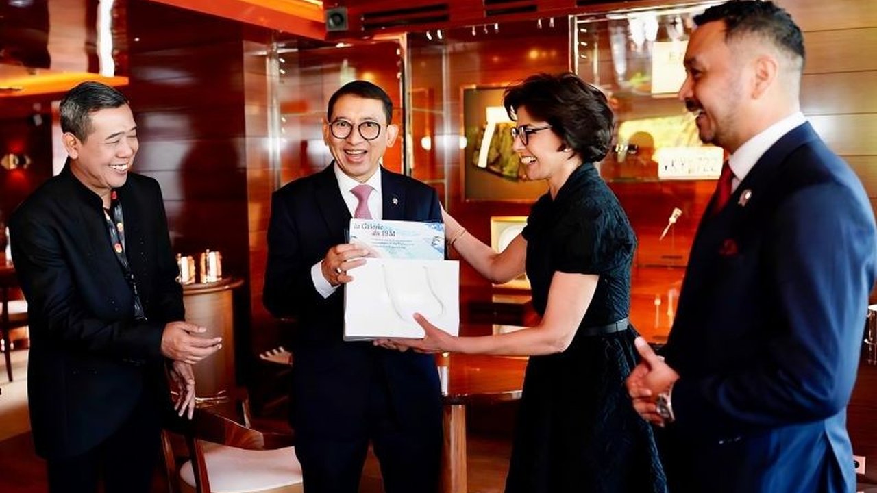 Menteri Kebudayaan Indonesia dan Prancis bertemu di Cannes, menyepakati penguatan kerja sama budaya dan penandatanganan MoU pada kunjungan Presiden Macron ke Indonesia.