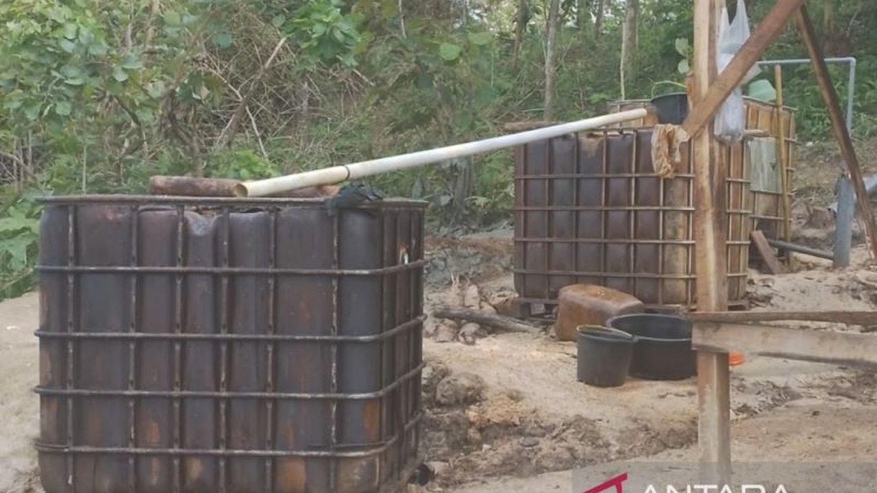 BUMDes Sumber Alam Agung Abadi di Desa Plantungan, Blora, sukses mengelola 160 sumur bor artesis yang menghasilkan minyak dan berkontribusi besar pada Pendapatan Asli Desa (PADes).