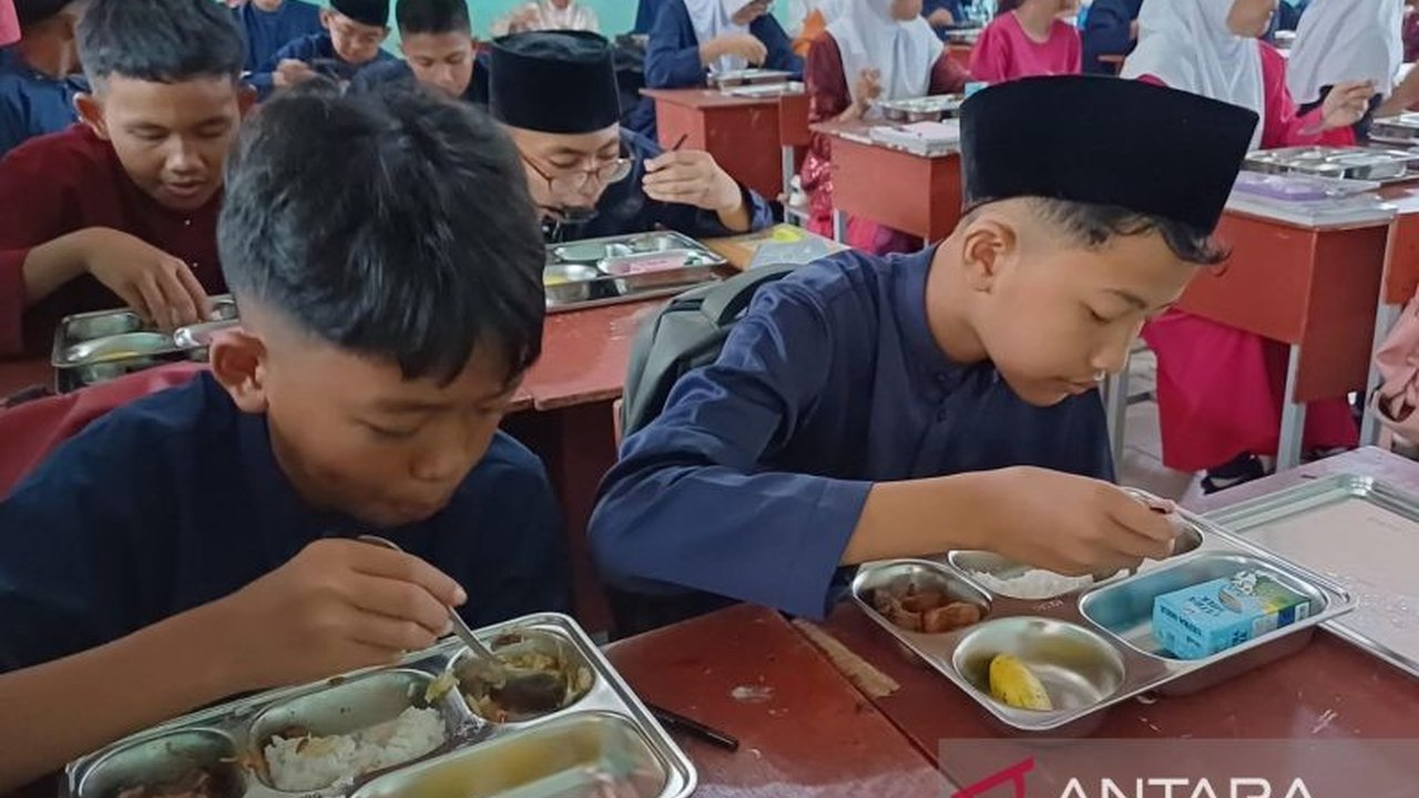 Calon siswa Muslim baru di Tanjungpinang wajib memiliki sertifikat mengaji Al-Quran untuk PPDB tahun ajaran 2025/2026, sebagai upaya peningkatan karakter berbasis Al-Quran.