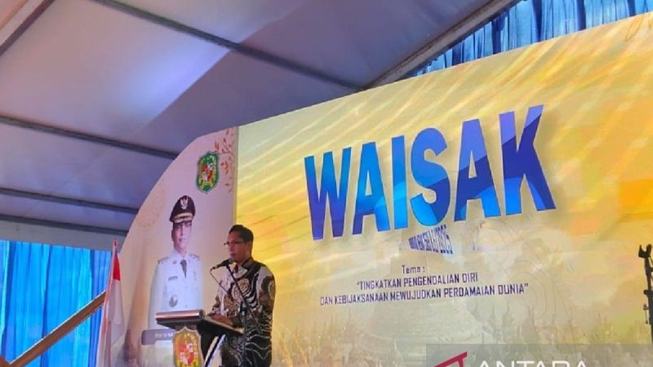 Wali Kota Medan mengajak seluruh masyarakat untuk introspeksi diri dan memperkuat toleransi antar-umat beragama dalam perayaan Waisak di Kota Medan.