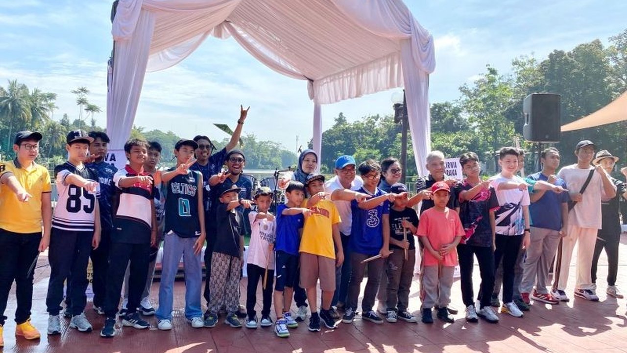 Sekretaris Daerah Kabupaten Bogor mengajak seniman untuk menghidupkan ruang publik, dimulai dengan apresiasi terhadap acara Drums Day di Cibinong Situ Plaza.