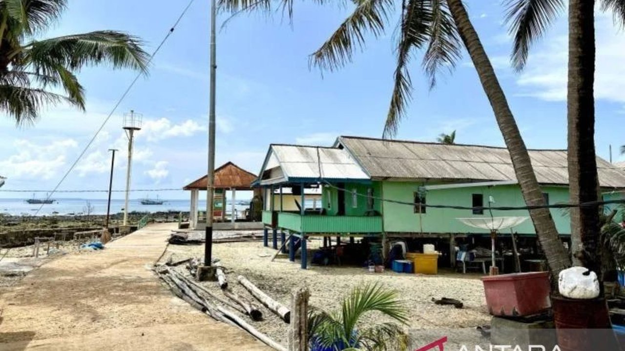 PLN UP3 Belitung berhasil memperkuat infrastruktur kelistrikan di Pulau Buku Limau, Kabupaten Belitung Timur, meningkatkan keandalan pasokan listrik bagi masyarakat setempat.