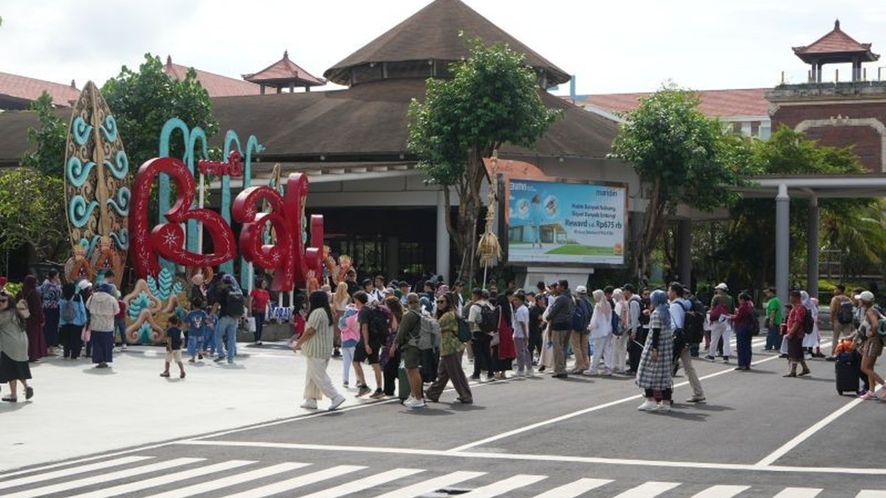 Bandara I Gusti Ngurah Rai di Bali melayani 7,24 juta penumpang hingga April 2025, meningkat 2 persen dibandingkan periode yang sama tahun lalu, didorong oleh libur panjang Idul Fitri dan Paskah.