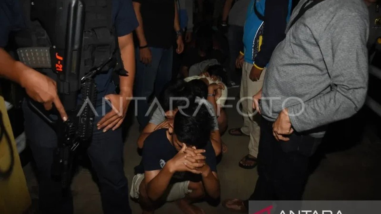 Polisi di Gowa berhasil menangkap sembilan anggota geng motor yang meresahkan warga karena sering melakukan penyerangan menggunakan senjata tajam, mereka terancam hukuman 5 tahun penjara.