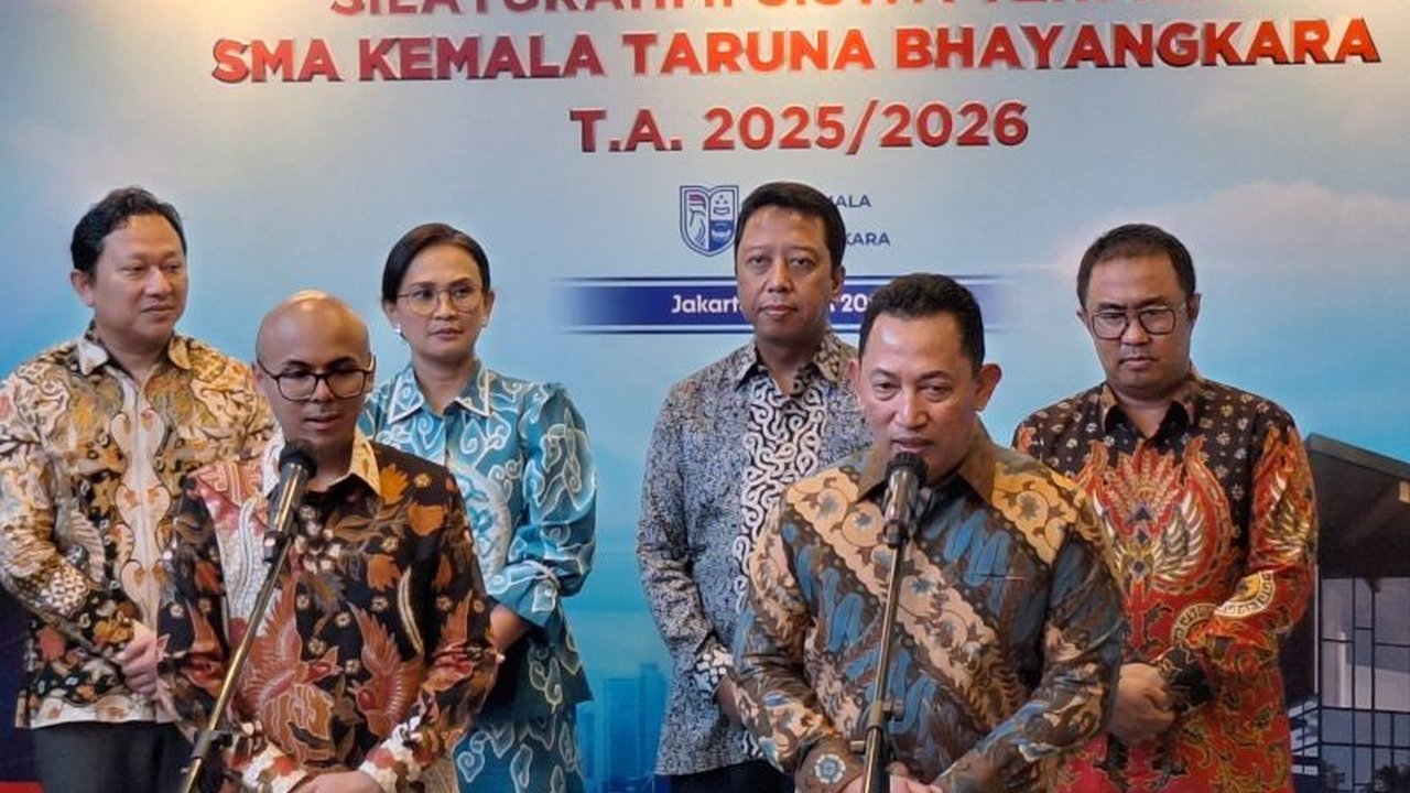 Kapolri Jenderal Listyo Sigit Prabowo menegaskan komitmen Polri mendukung SMA Kemala Taruna Bhayangkara, sekolah unggulan yang bertujuan mencetak SDM unggul Indonesia, dengan proses seleksi transparan dan beasiswa penuh.