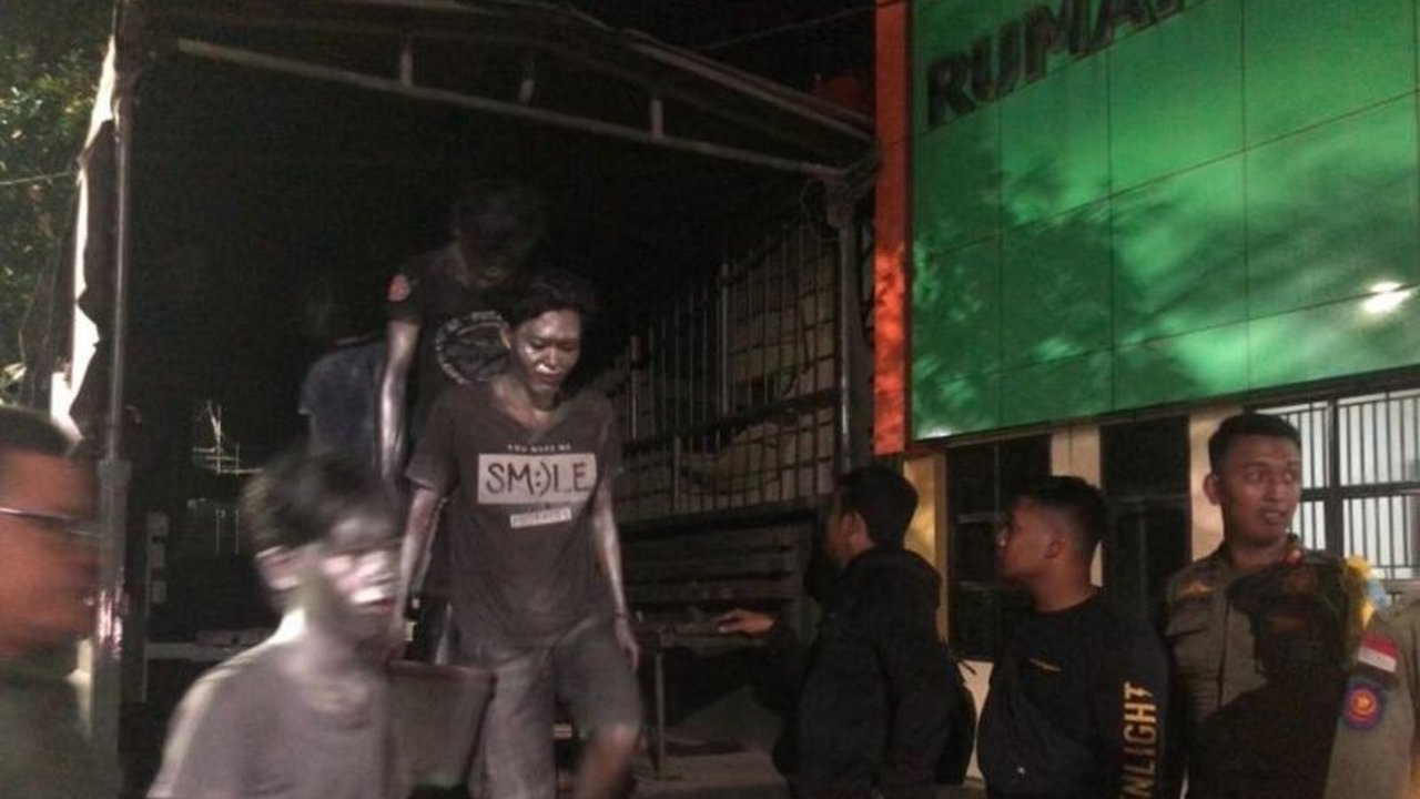 Satuan Polisi Pamong Praja (Satpol PP) Kota Jambi mengamankan 21 anak jalanan dan gelandangan dalam razia yang bertujuan menciptakan ketertiban umum dan memberikan perlindungan sosial.