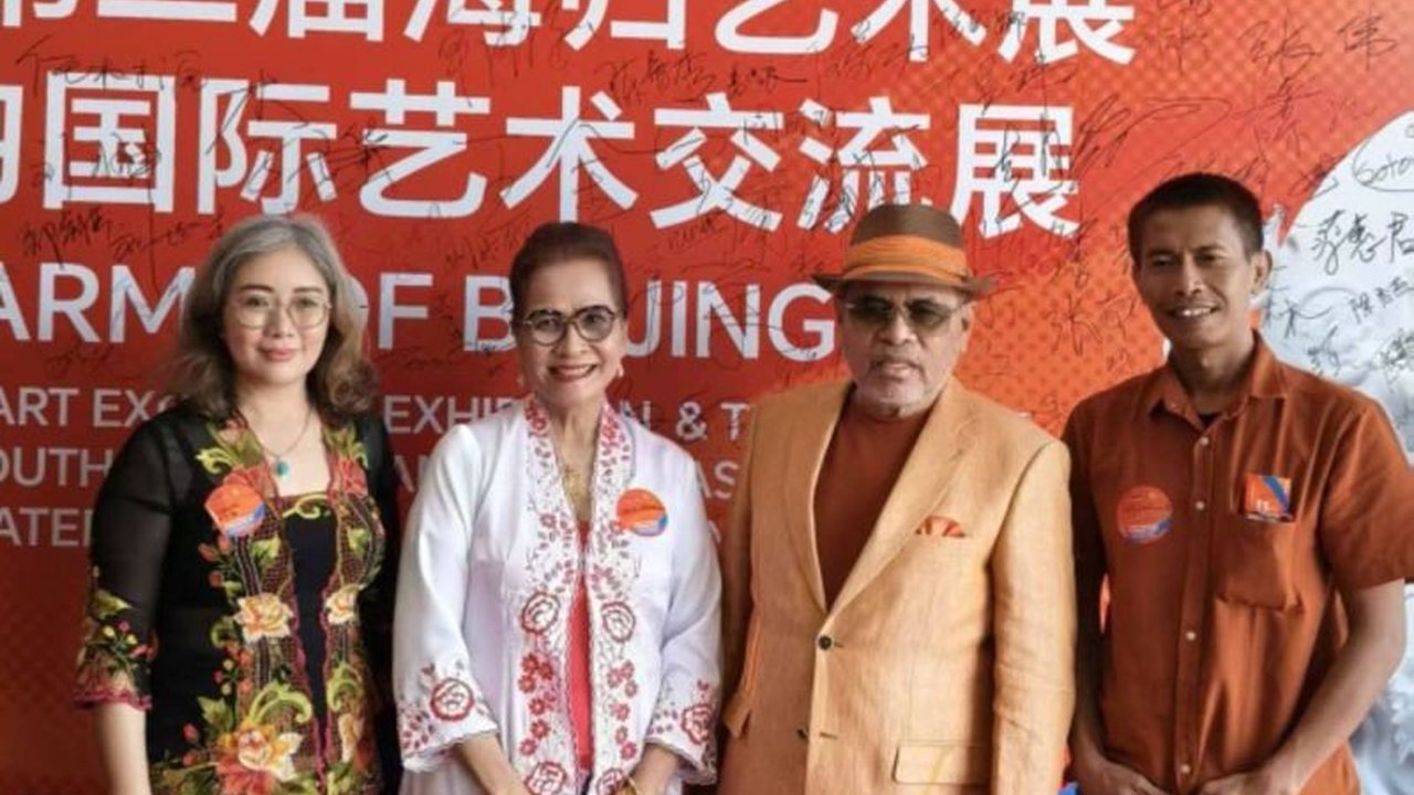 Empat pelukis Indonesia menampilkan karya-karya mereka dalam pameran seni internasional bergengsi di Beijing, China, mempromosikan kreativitas dan budaya Indonesia di kancah global.