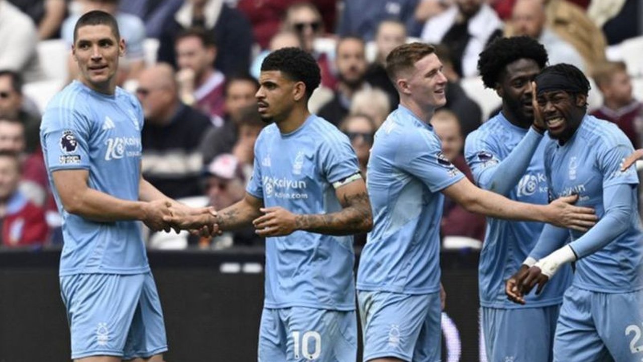 Nottingham Forest berhasil taklukkan West Ham 2-1, menjaga peluang tampil di Liga Champions musim depan, namun masih membutuhkan kemenangan pekan depan melawan Chelsea.