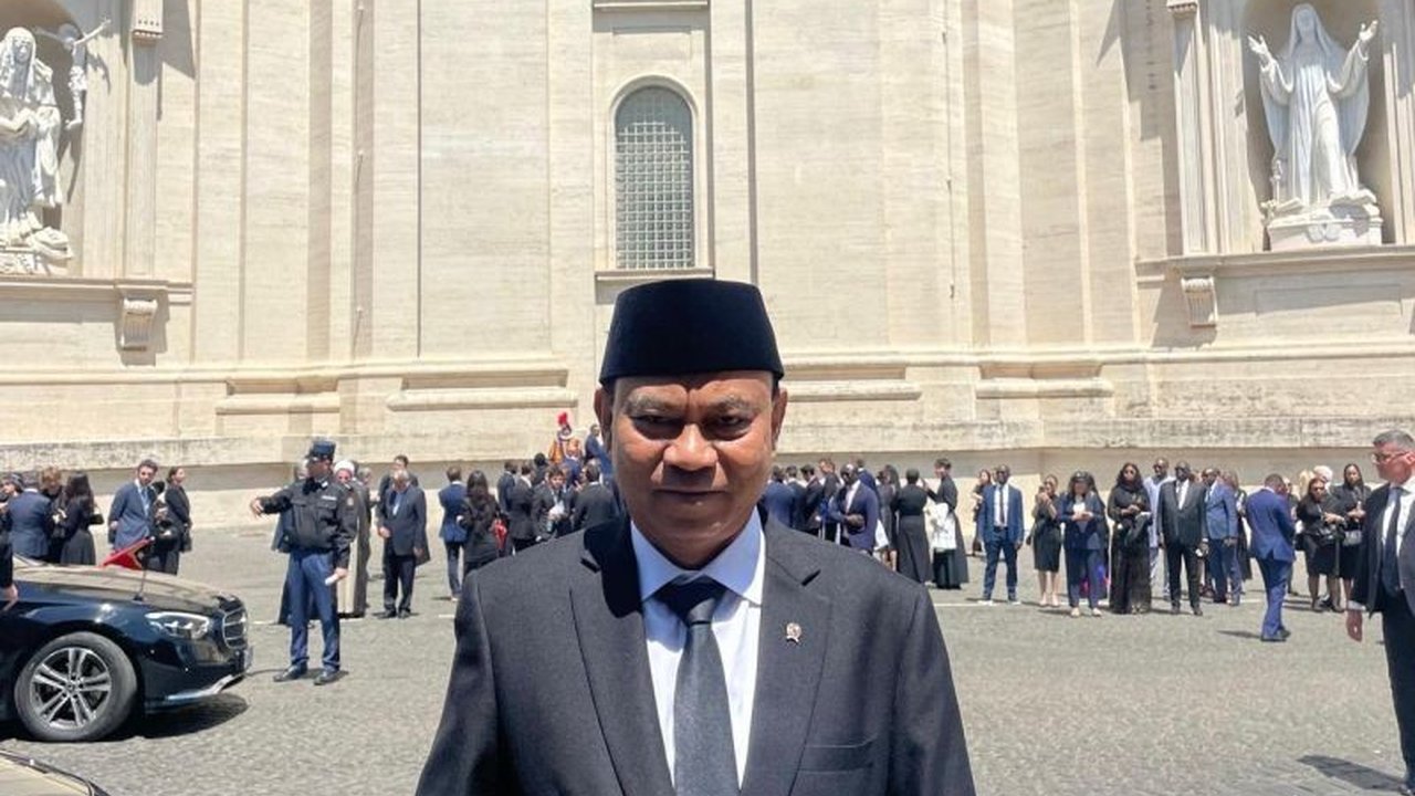 Menteri Koperasi Budi Arie Setiadi melihat pelantikan Paus Leo XIV sebagai momentum penguatan nilai kemanusiaan dan keadilan sosial, sejalan dengan semangat gerakan koperasi.