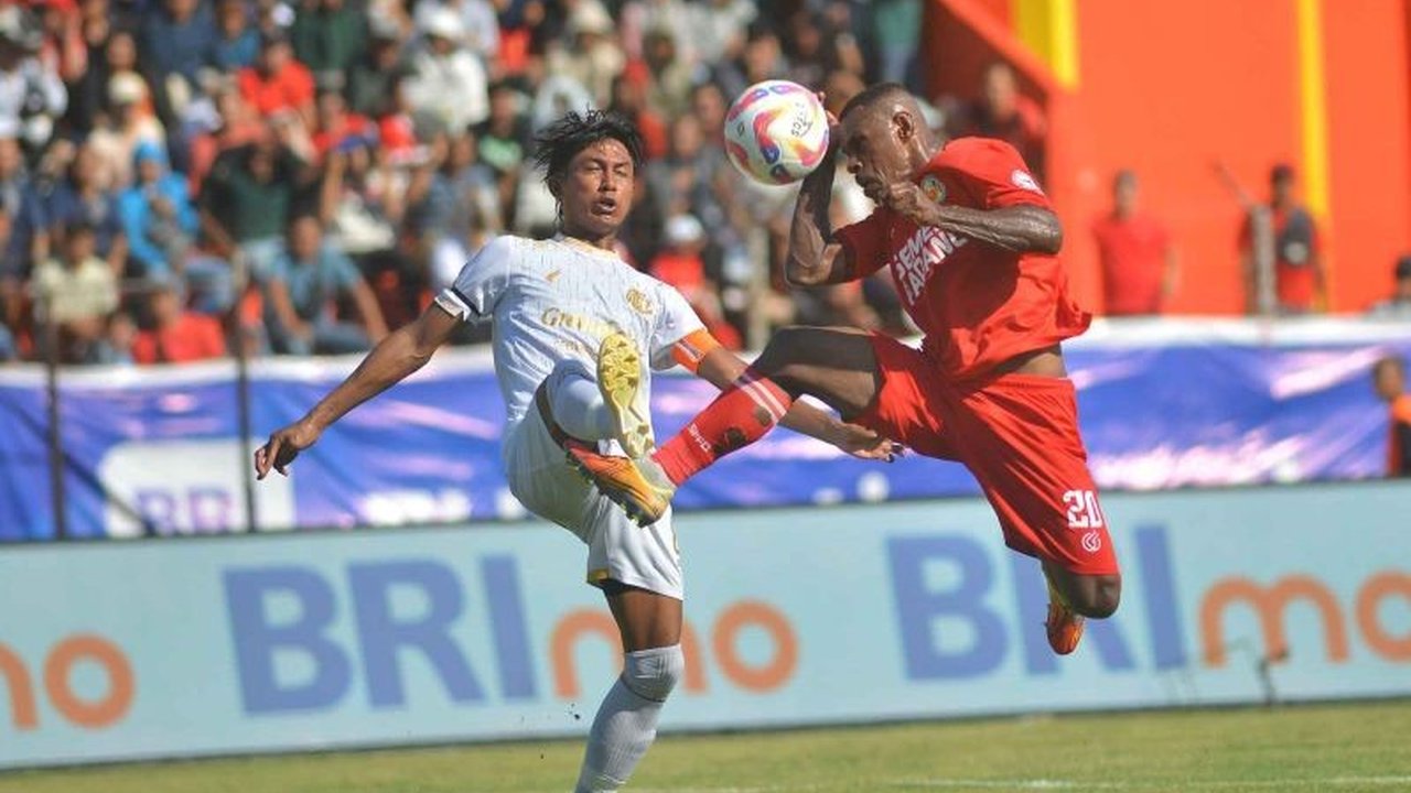 Semen Padang, PSS Sleman, dan Barito Putera berjuang keras menghindari degradasi di pekan terakhir Liga 1 Indonesia, dengan peluang tipis untuk bertahan di kasta tertinggi.