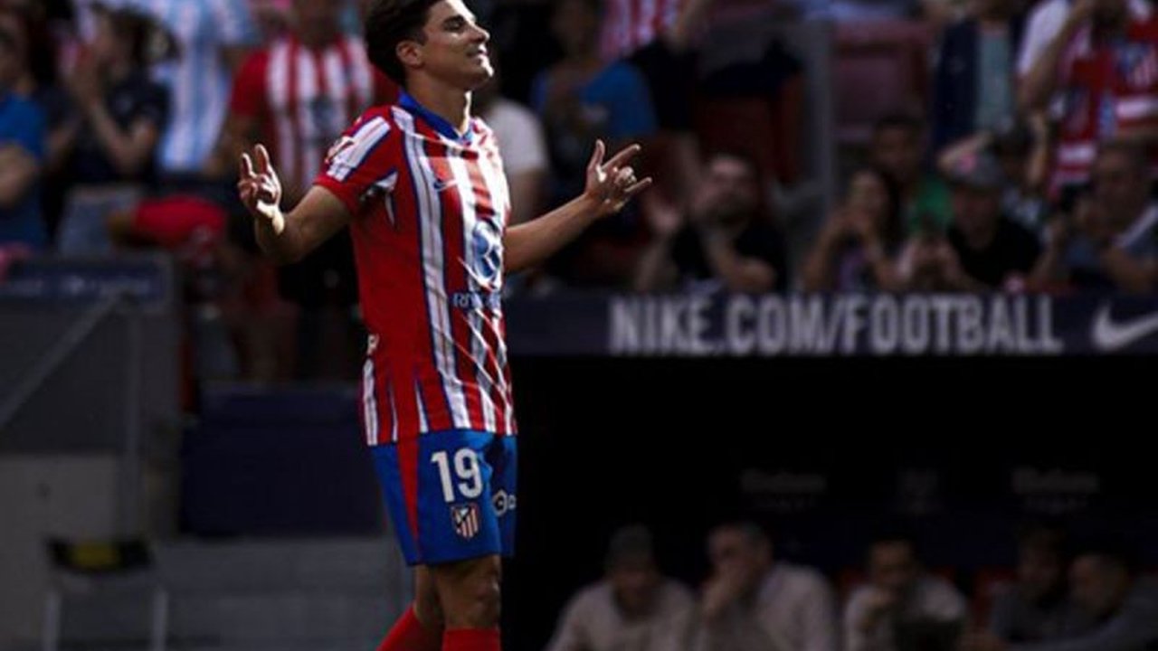 Atletico Madrid sukses taklukkan Real Betis dengan skor 4-1, sementara Las Palmas dipastikan degradasi ke divisi kedua Liga Spanyol.