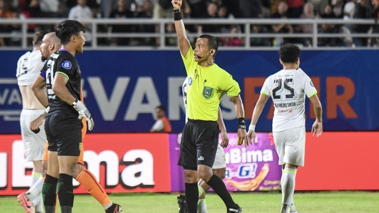 Dewa United, Malut United, dan Persebaya Surabaya memperebutkan dua tiket tersisa kompetisi Asia musim depan di pekan pamungkas Liga 1 Indonesia.