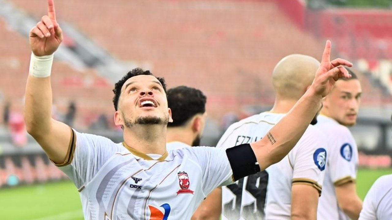 Persis Solo dan Madura United berhasil mengamankan posisi mereka di Liga 1 Indonesia musim depan setelah pekan ke-33, unggul lima poin dari zona degradasi.