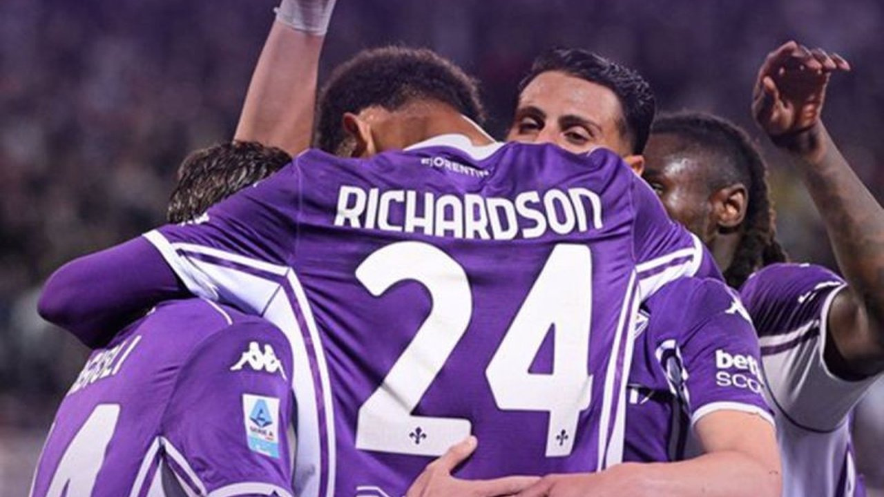 Fiorentina menang atas Bologna dan menjaga peluang ke Liga Conference, sementara Venezia kembali ke zona degradasi setelah kalah dari Cagliari di pekan ke-37 Liga Italia.