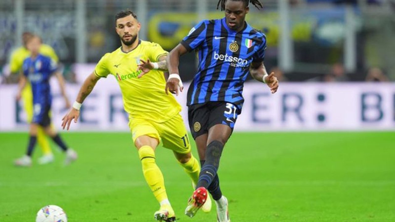 Inter Milan gagal menyalip Napoli di puncak klasemen Liga Italia setelah bermain imbang 2-2 melawan Lazio, membuat perebutan gelar juara akan ditentukan di pekan terakhir.