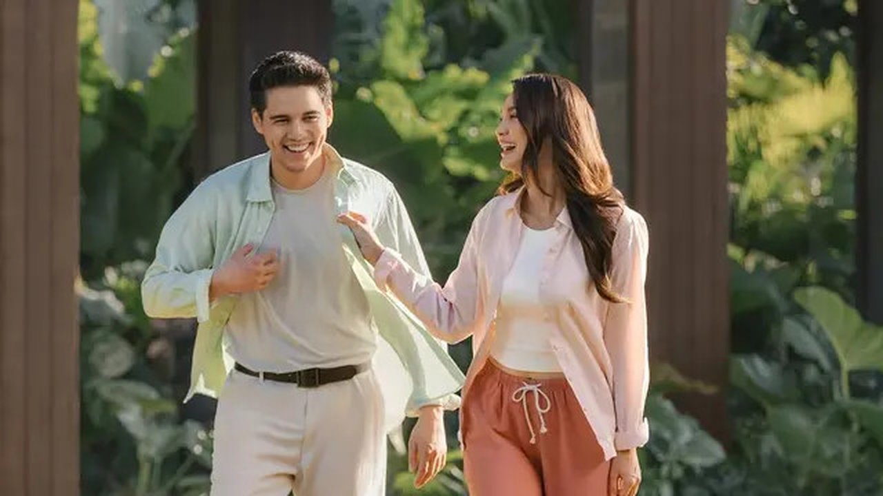 Tampil casual effortless, begini paduan outfit Luna Maya dan Maxime Bouttier. (Foto: Instagram/ Luna Maya)