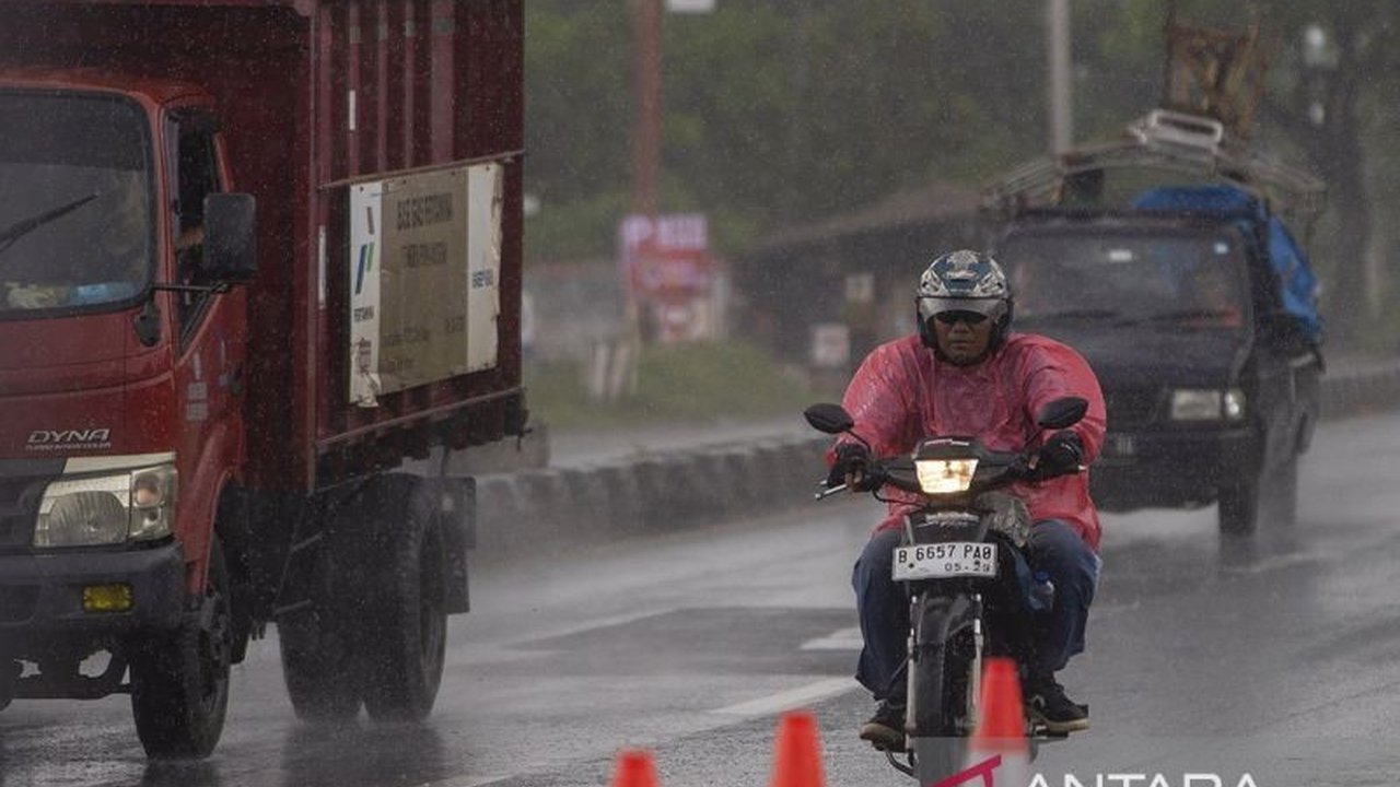BMKG: Waspada Potensi Hujan Lebat Disertai Angin Kencang di Kota-Kota Besar Indonesia