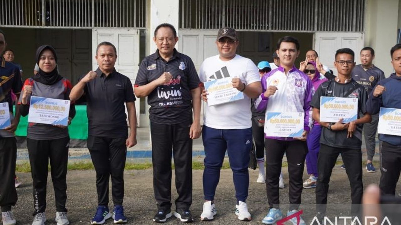 Pemprov Gorontalo akhirnya mencairkan bonus Rp1,05 miliar bagi atlet berprestasi di PON XXI, sebagai bentuk apresiasi atas perjuangan mereka.