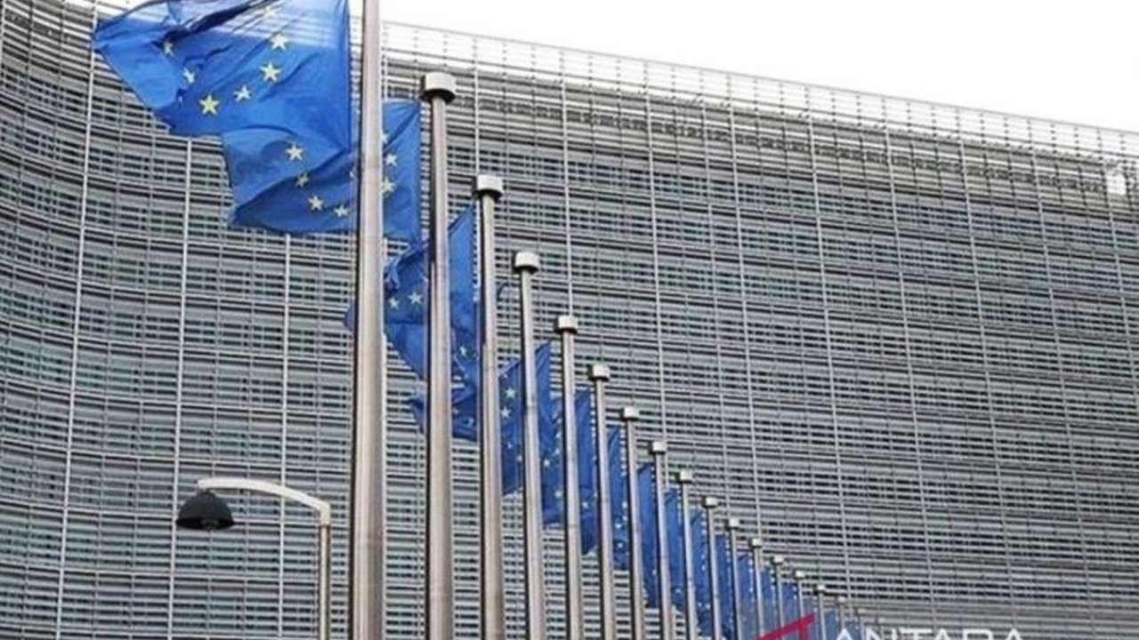 Donald Trump berencana menelepon Vladimir Putin, pemimpin Eropa berupaya untuk didengar sebelum percakapan itu terjadi.