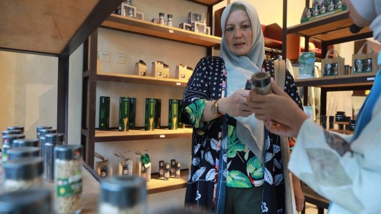 Pemprov Babel perkuat hilirisasi lada putih untuk tingkatkan produksi, pemasaran, ekonomi masyarakat, serta mendorong ekspor produk lokal.