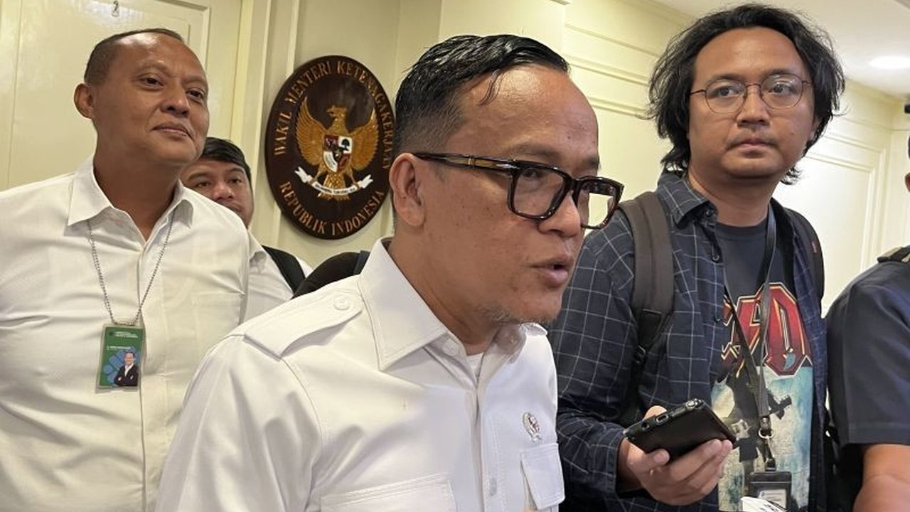 Kemnaker akan terbitkan Surat Edaran berisi sanksi tegas bagi perusahaan yang menahan ijazah karyawan sebagai upaya perlindungan data pribadi.