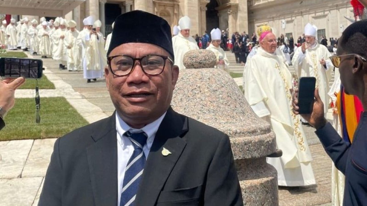 Utusan Presiden Prabowo, Fary Francis, terkesan dengan pelantikan Paus Leo XIV di Vatikan, menyoroti simbolisme dan keberagaman yang tercermin.