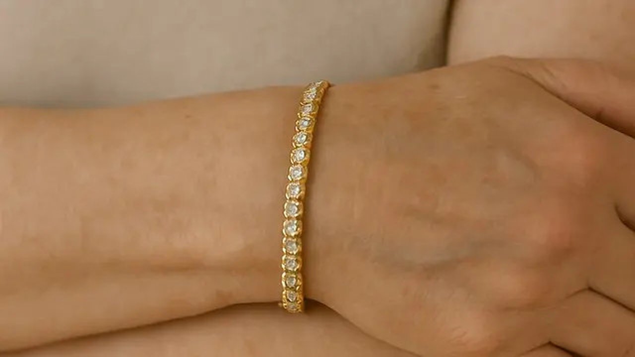 Model Gelang Emas untuk Usia 50 Tahun ke Atas/AI