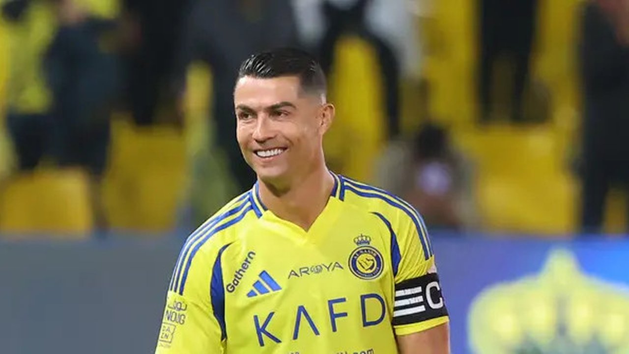 Gol lewat penalti pada menit ke-42 tersebut membalikkan keadaan dan memastikan kemenangan Al Nassr atas Al Okhdood, yang sebelumnya unggul lebih dulu. (AFP/Fayez Nureldine)
