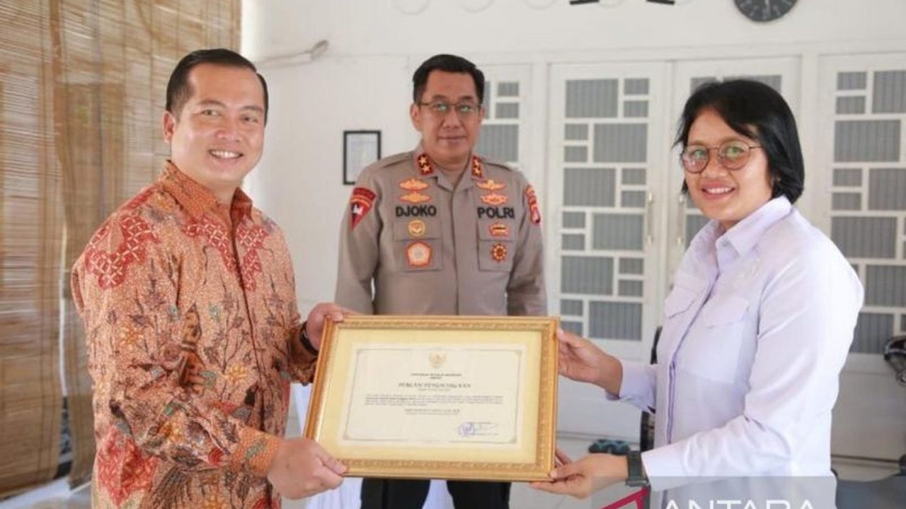 Gubernur NTB, Lalu Muhamad Iqbal, mendukung AKBP Ni Made Pujawati meraih Hoegeng Award 2025 atas dedikasinya dalam melindungi perempuan dan anak.