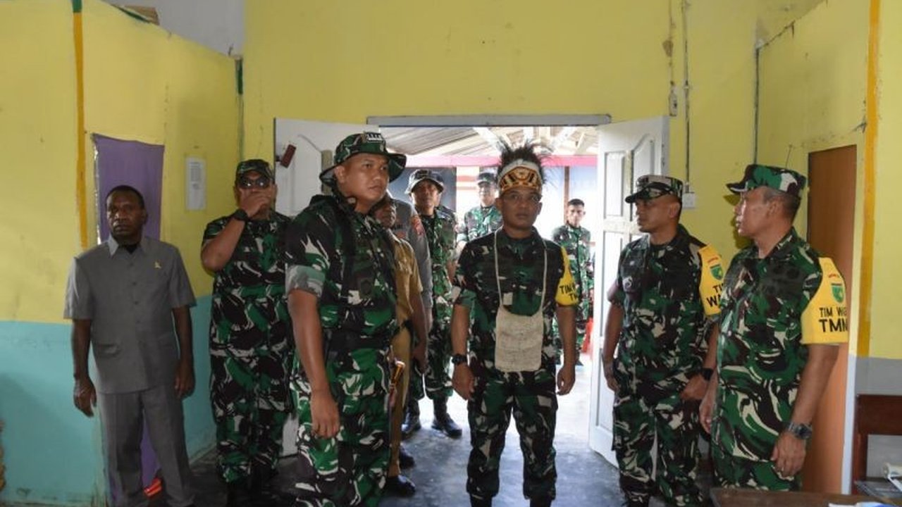 Tim Wasev Mabes TNI kunjungi Kampung Pigapu, Mimika, untuk evaluasi TMMD ke-124, pastikan manfaat program dirasakan masyarakat.