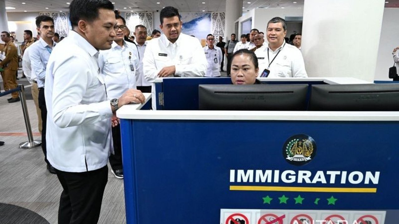 Gubernur Sumut, Bobby Nasution, mengapresiasi fasilitas autogate dan PMI Lounge di Bandara Kualanamu sebagai bentuk peningkatan pelayanan.