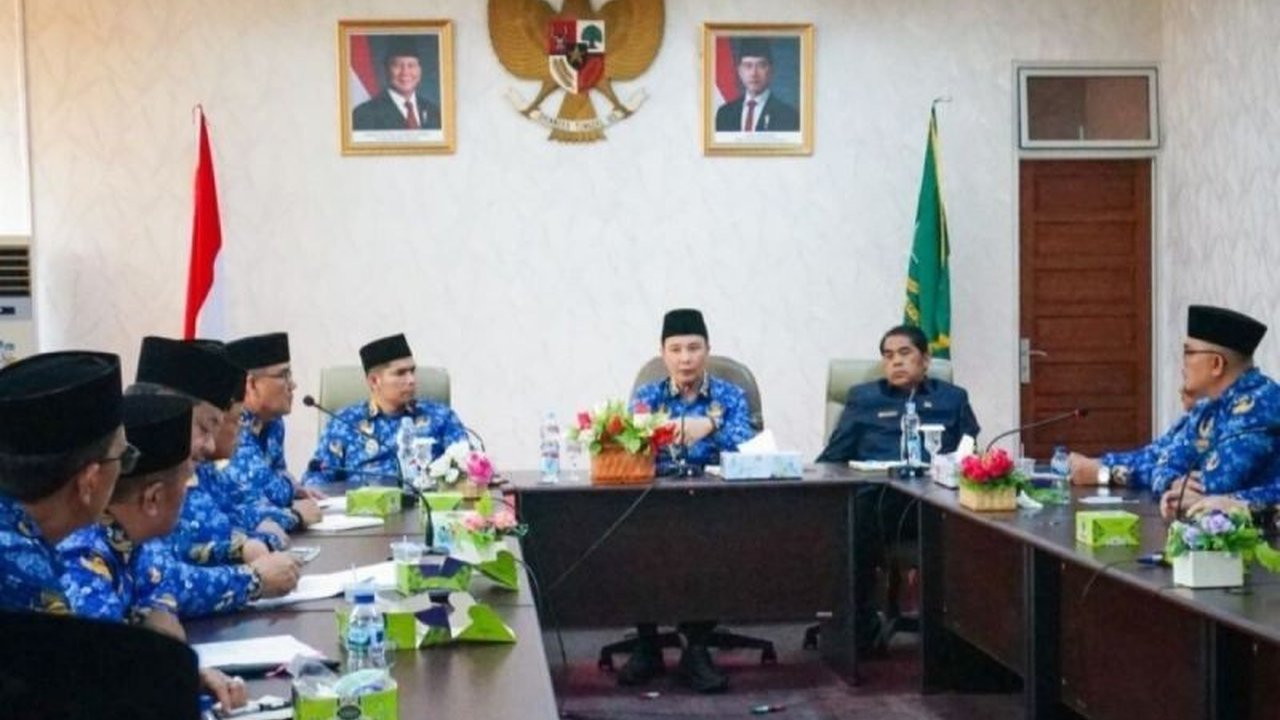 Pemkab Rejang Lebong menyiapkan 24 ekor sapi kurban untuk Idul Adha 1446 H, sebagai bentuk kepedulian pemerintah daerah kepada masyarakat.