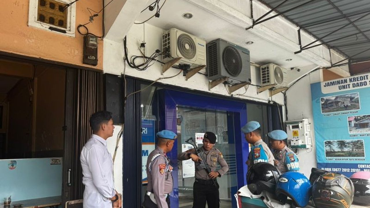 Polres Lingga periksa senjata api personel di objek vital untuk memperkuat disiplin, profesionalisme, dan memastikan sesuai SOP.