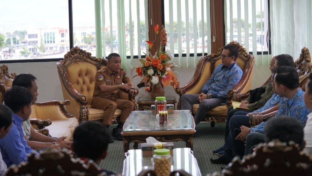 Apindo Sulteng menyatakan siap membantu Pemkot Palu dalam meningkatkan investasi daerah dengan menjalin komunikasi dan menawarkan potensi daerah.