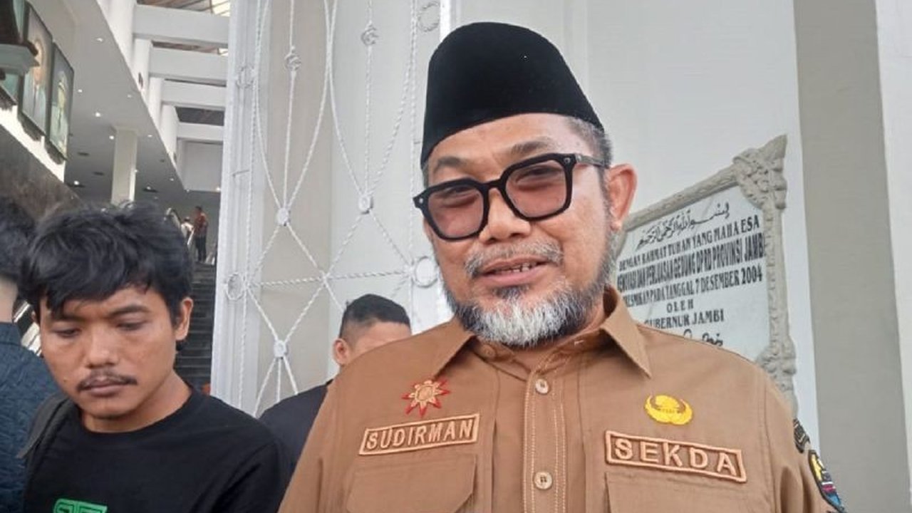 Pemprov Jambi mendukung pengembangan Pelabuhan Muara Sabak sebagai upaya meningkatkan kegiatan ekspor impor daerah karena Pelabuhan Talang Duku terbatas.